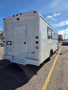 24 Passenger 2007 GMC Glaval Shuttle - Photo 3