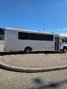 24 Passenger 2007 GMC Glaval Shuttle - Photo 4