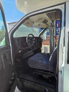 24 Passenger 2007 GMC Glaval Shuttle - Photo 5