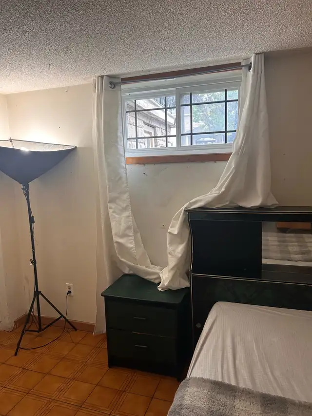 ROOM FOR RENT 850 A MONTH AVAILABLE RIGHT AWAY