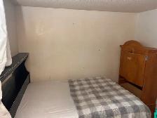 ROOM FOR RENT 850 A MONTH AVAILABLE RIGHT AWAY - Photo 4