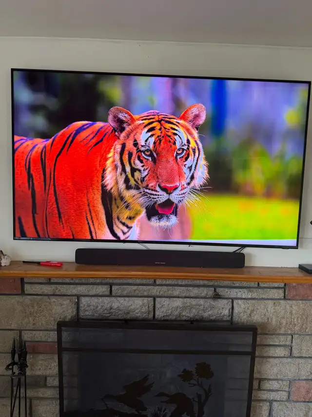 Téléviseur Samsung 8K  75 pouces  , modèle Q900 R