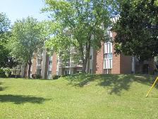 3 1/2 SECTEUR CARREFOUR DE L`ESTRIE - Photo 2