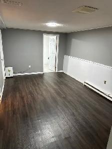 1975$ 3 bedroom November 1st - Photo 2