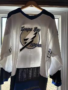 Vincent Lecavalier Signed Jersey - Photo 3