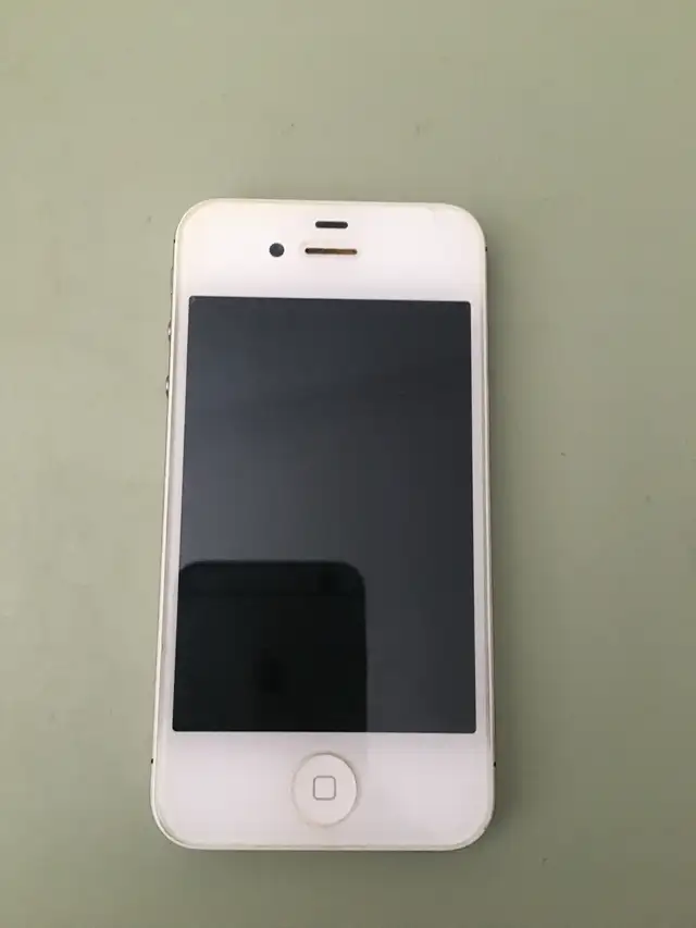 Apple iPhone 4S