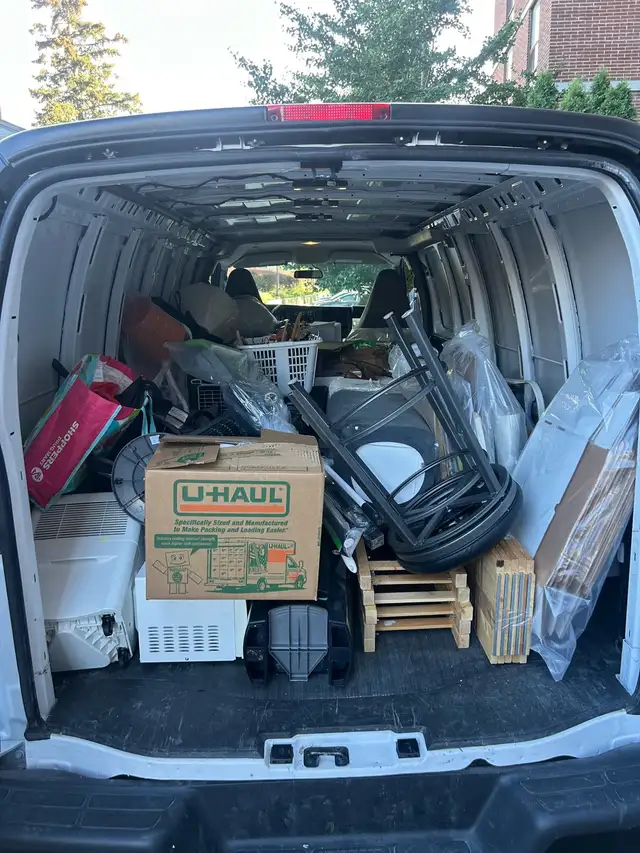 PROFESSIONAL MOVERS & MOVING TRUCK