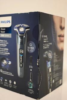 Philips Shaver 7000 Series Brand New in box - Photo 9