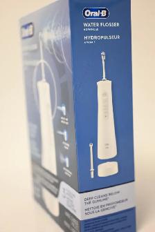 Oral-B water flosser advanced Brand New in box - Photo 4