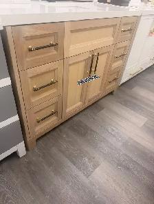 Bathtub, Kitchen Cabinet, Countertop, Tile, Faucet - Photo 2