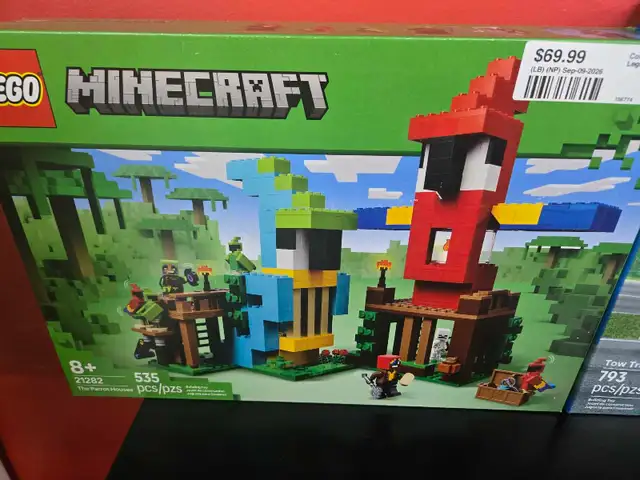 LEGO Minecraft The Parrot Houses 21282