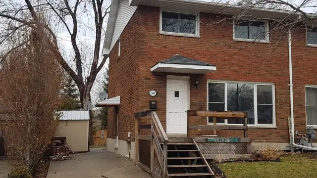 Beautiful 3 Bedroom Semi in Central Sarnia