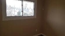 Beautiful 3 Bedroom Semi in Central Sarnia - Photo 2