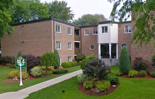 COLLINGWOOD: OAKVIEW COURT APTS - 1 & 2 Bedroom Suites Now Avail