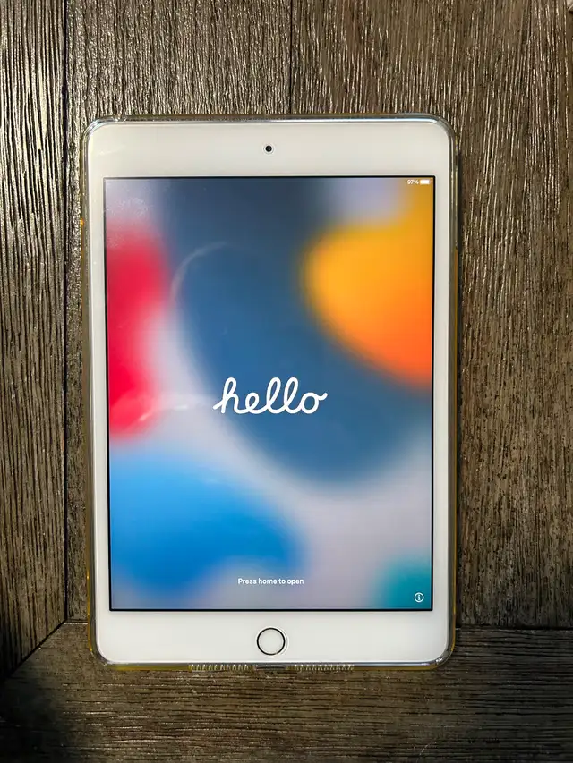 Ipad Mini 4 (Gold & 128GB) - Wifi