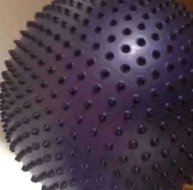 BALLON THÉRAPEUTIQUE, POUR LE  MASSAGE.NEUF.$15.