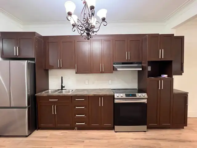 5 1/2 WESTMOUT ADJ,RENOVATED,3 BRMS,WALKING METRO VENDOME & CUSM
