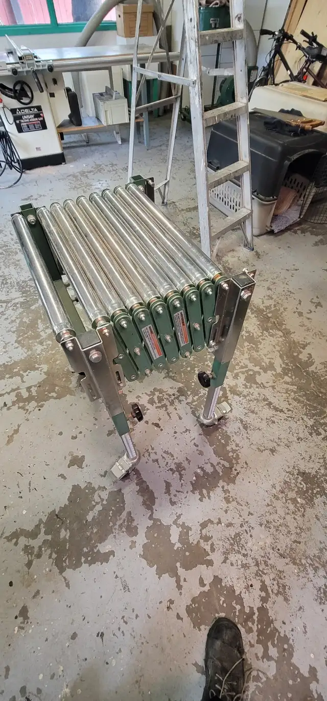 General International Expanding Roller Conveyor / Outfeed Stand