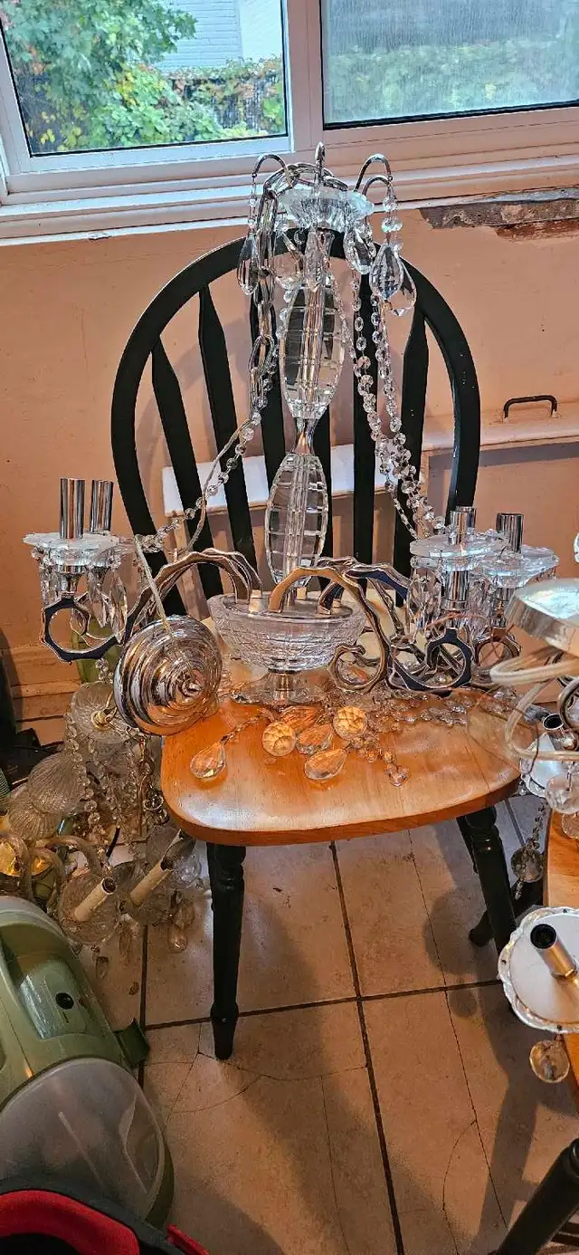 2 chandelier for sell, good condition.