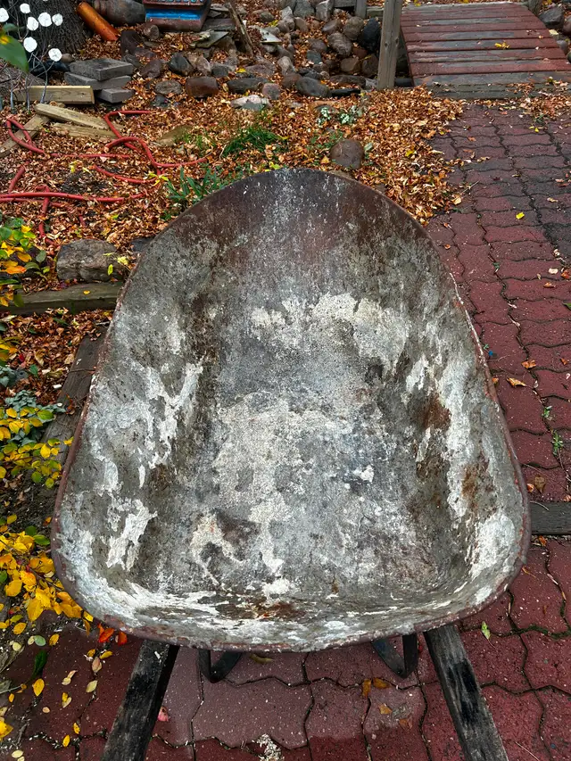 Heavy Duty Construction Wheelbarrow