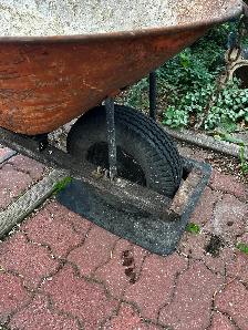 Heavy Duty Construction Wheelbarrow - Photo 3