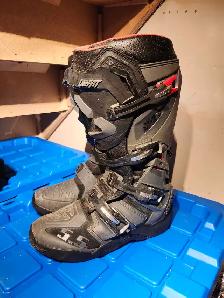 LEATT 5.5 boots
