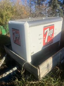 7-Up cooler chest for sale - Photo 2