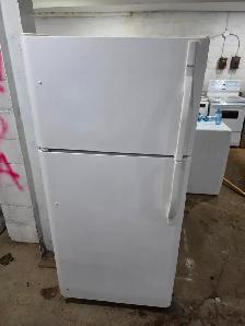 Kenmore 30' White Top Freezer Bottom Fridge Refrigerator