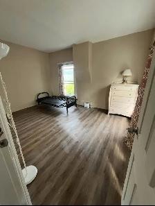 Large Private Room For Rent - Brantford Ontario - Photo 7