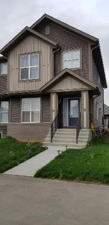 1750 sqft Large 2-tory Duplex in Carrington NW Calgary for Rent