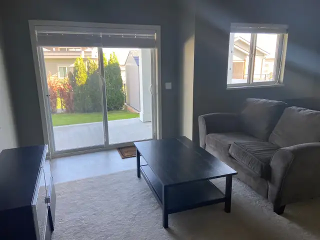 Bright, clean, walk-out B/M suite w/ natural light