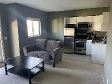 Bright, clean, walk-out B/M suite w/ natural light - Photo 4