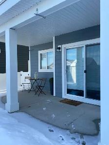 Bright, clean, walk-out B/M suite w/ natural light - Photo 6