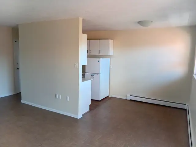 2685 King St E, Hamilton - 1 Bedroom Apt Available!