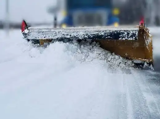 DRIVEWAY SNOW REMOVAL | $885/SEASON