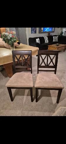 Solid Wood Table & Chairs - Photo 2