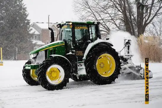 SEASONAL SNOW REMOVAL | $885/SEASON