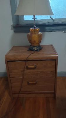 786 Two Night tables with bonus lamp shade $15 - Photo 2