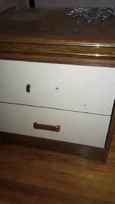 786 Two Night tables with bonus lamp shade $15 - Photo 4