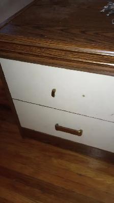 786 Two Night tables with bonus lamp shade $15 - Photo 6