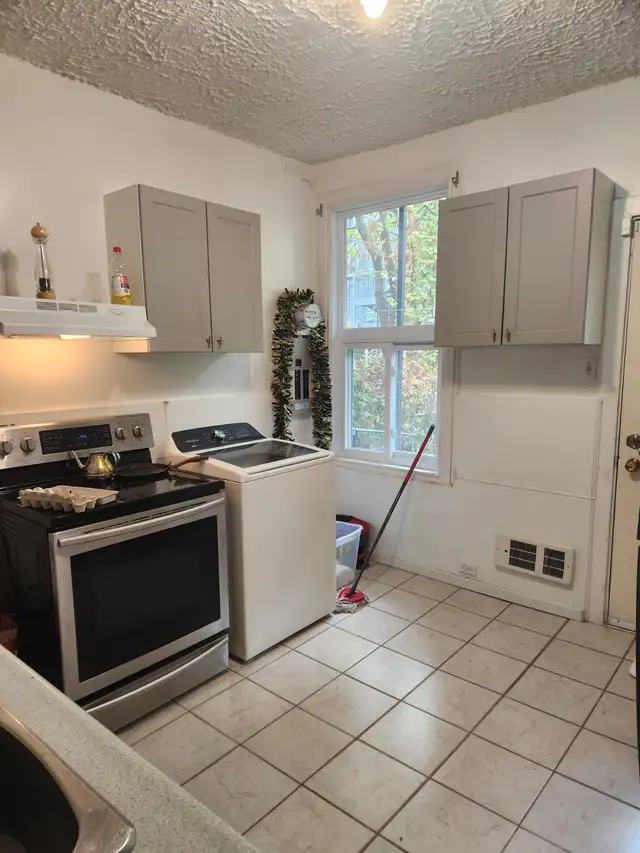 4 1/2 Logement à côté de Metro Frontenac à louer