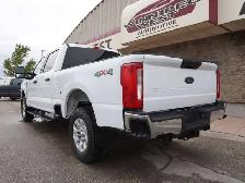 2024 Ford F-350 V8 4X4, BACKUP CAMERA, REMOTE START, PREMIUM PKG - Photo 14