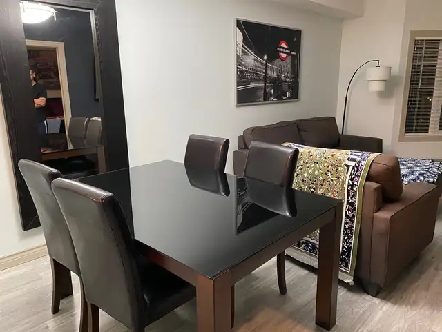 1-Bedroom Condo in Royal Oak NW – Parking & Laundry
