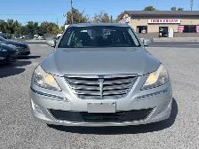 2012 Hyundai Genesis - Photo 2