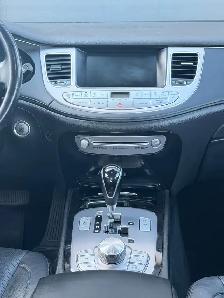 2012 Hyundai Genesis - Photo 11