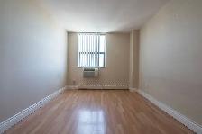One bedroom, Queen and Niagara - ID 3119 - Photo 3