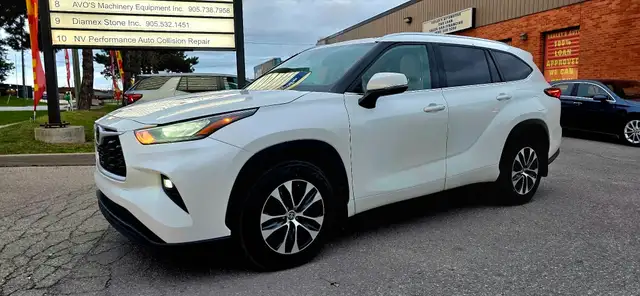 2021 Toyota Highlander XLE AWD-BLIND SPOT MONITOR-COLLISION AVOI