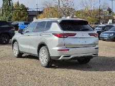 2024 Mitsubishi Outlander SE - Photo 4