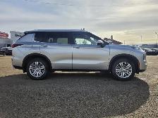 2024 Mitsubishi Outlander SE - Photo 8