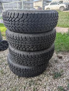 EUC GOOD YEAR NORDIC WINTER TIRES